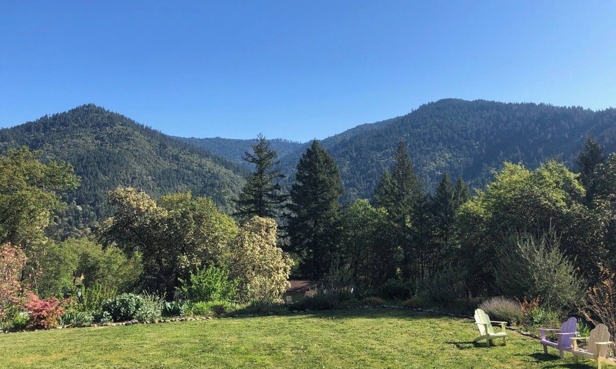 Salyer House | Beautiful 3-bedroom house with mountain views and swimming pool in Salyer.