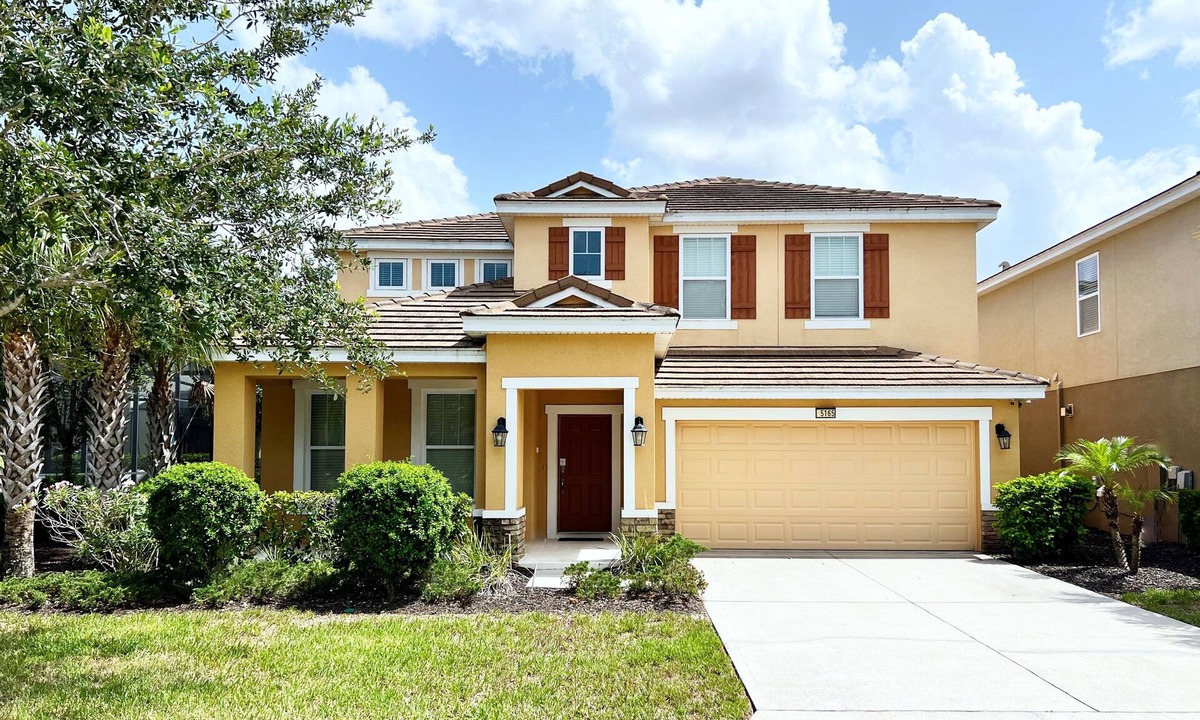 Loughman House | Beautiful 5 Bed Gated Pool Home At Solterra Resort
