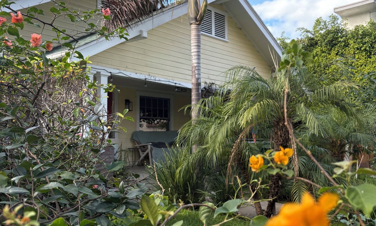 Melrose House | Beautiful Craftsman Home in Terrific Hollywood Neighborhood
