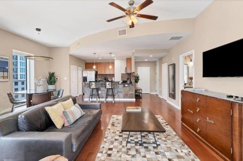 South Eola House | Beautiful Downtown Condo 1 Bed 1 Bath