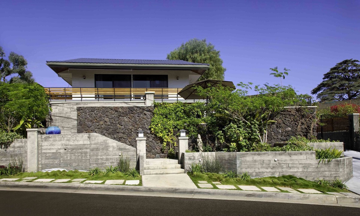 Fullerton House | Beautiful Estate w/resort style pool & Jacuzzi close to Disney!