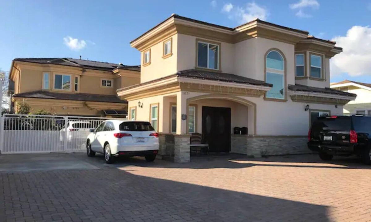 Midway City House | Beautiful Room #2 - Private Entrance