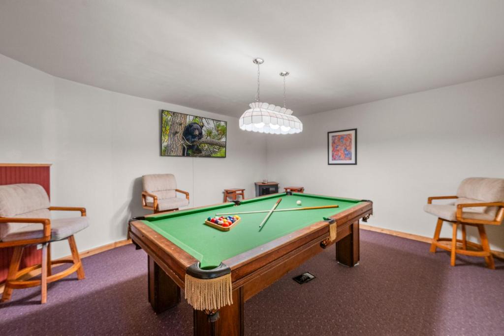 Eagle Mountain Estates House | Big Bear Nest at Eagle Mountain - Game Room, Pool Table, Ping Pong, Foosball, Jet Tub, 3 Fireplaces