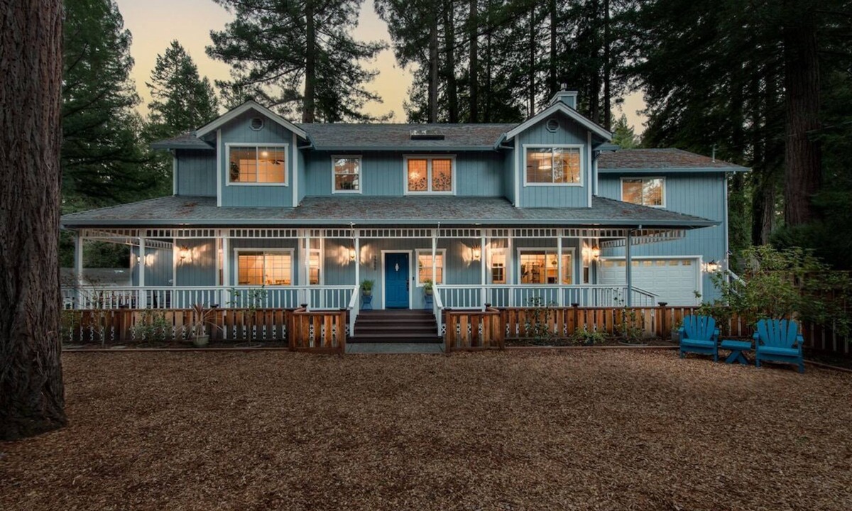 Northwood House | Bluebird's Burrow~ EV Charging, Hot Tub, Firepit, Game Room, Gym
