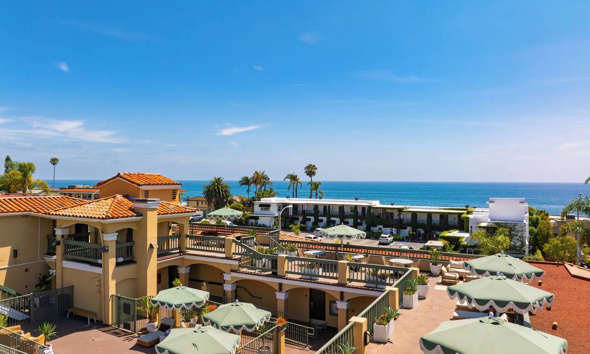 Diamond Crestview Hotel | Boutique Stay + Pool + Hot Tub + Rooftop | Walk to Beach + Dining + Galleries