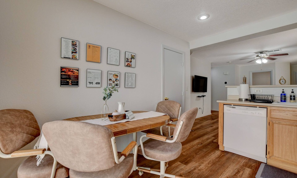 Silverado Ranch House | Bright & Clean Las Vegas House