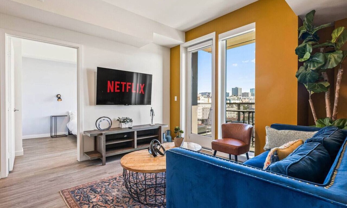 Koreatown Apartment | Bright & Modern 2BD Home in K-Town + Gym & Hot-Tub