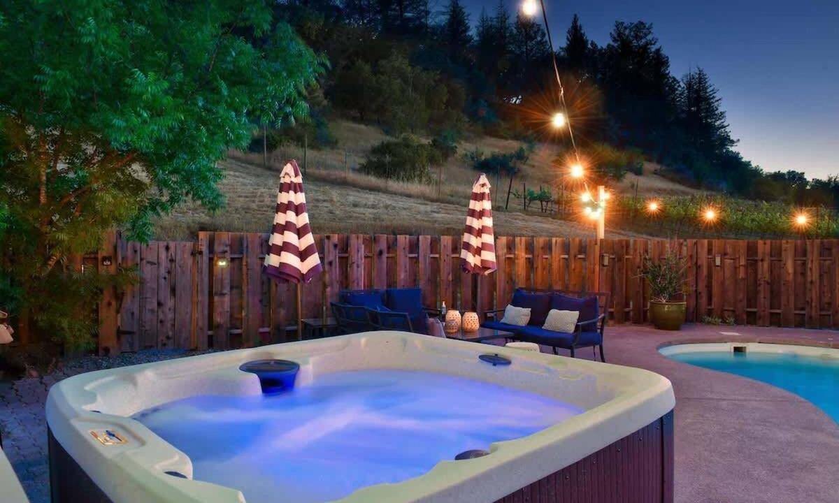 Calistoga House | Calistoga Vineyard Getaway - Hot Tub and Tastings Included