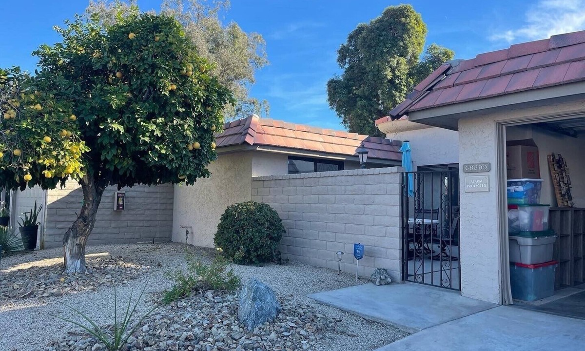Cathedral City Villa | Calling all Snowbirds! Beautiful Resort Living at Cathedral Canyon Country Club!