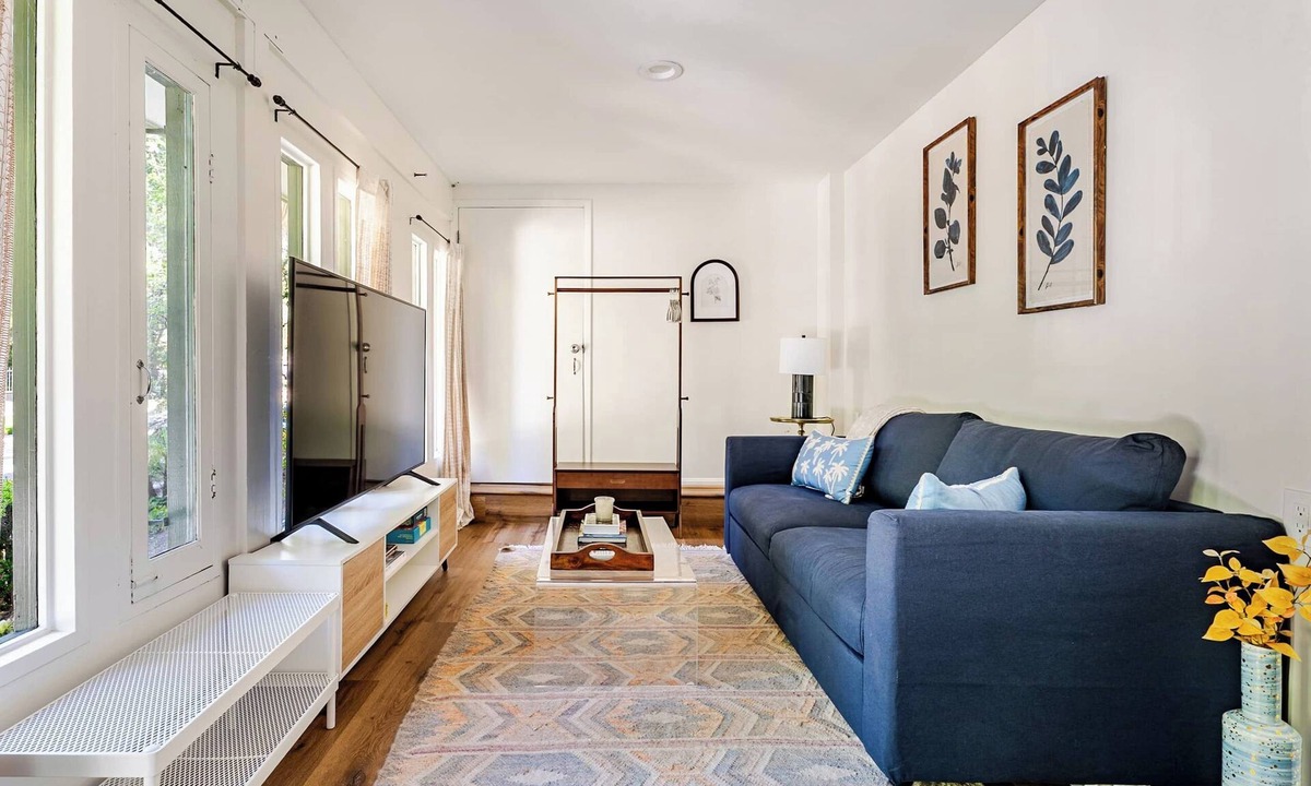 Chevy Chase Apartment | Canyon Guesthouse