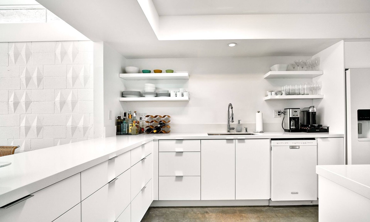 Canyon Corridor Condo | Canyon View Estates - Mid Century-Palmer & Krysel Architecture