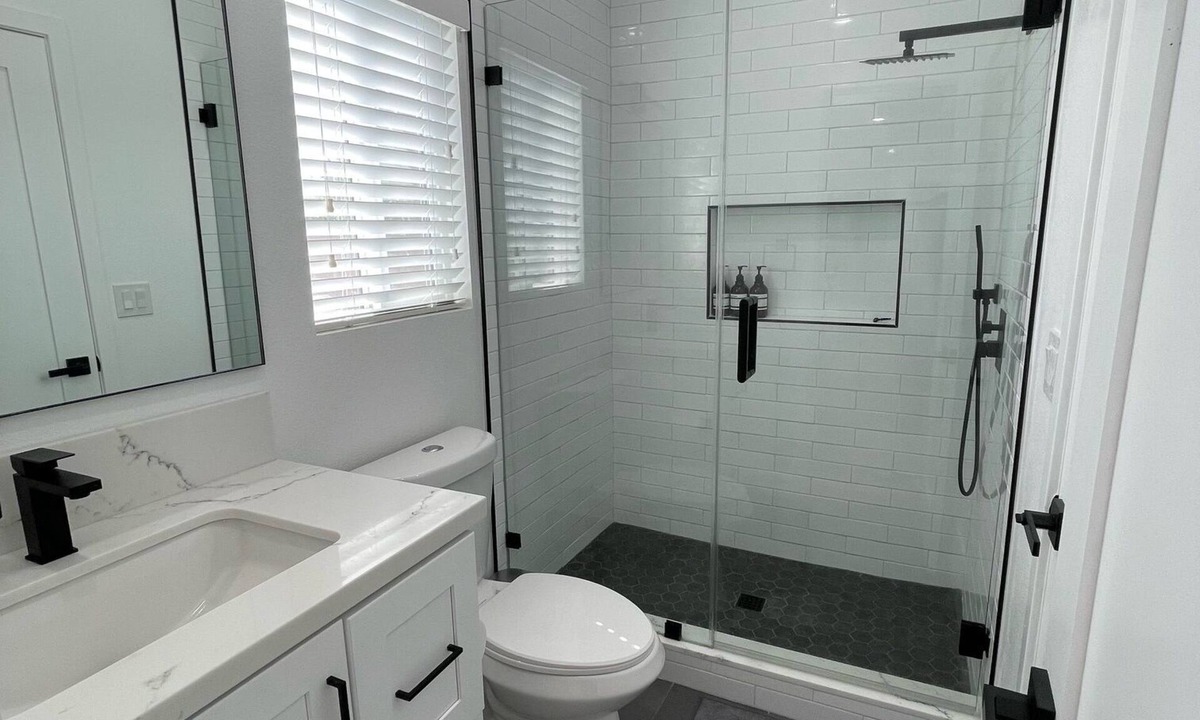 Fairhaven House | CASA DE COMFORT, 11 min from Disney Charming 2-bedroom with AC, extra bed, Wifi