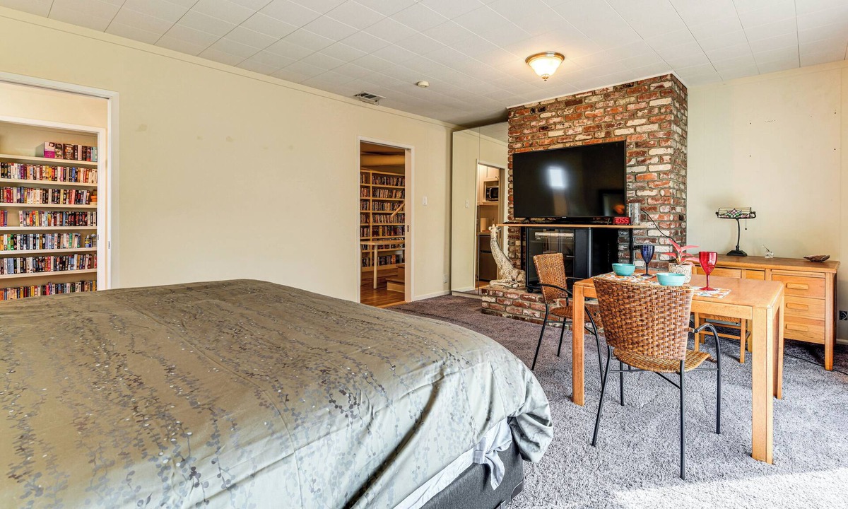South San Francisco Apartment | Casa Luna - Mtn Views in South San Francisco!