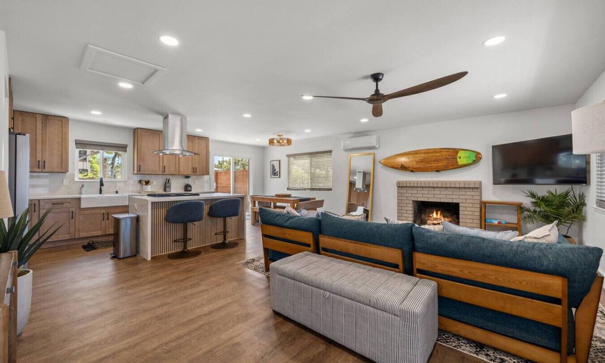 Olde Carlsbad House | Casa Sol - 4 Bed, Sleeps 8, Bike to Lagoon + Beach