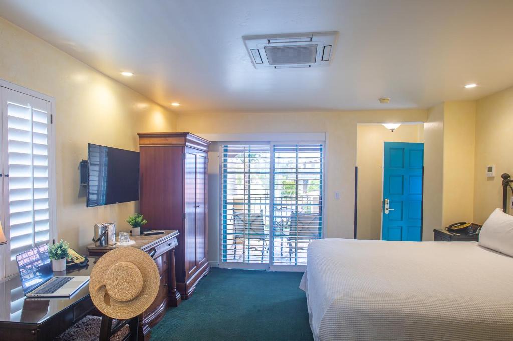 West Beach Hotel | Castillo Inn at the Beach