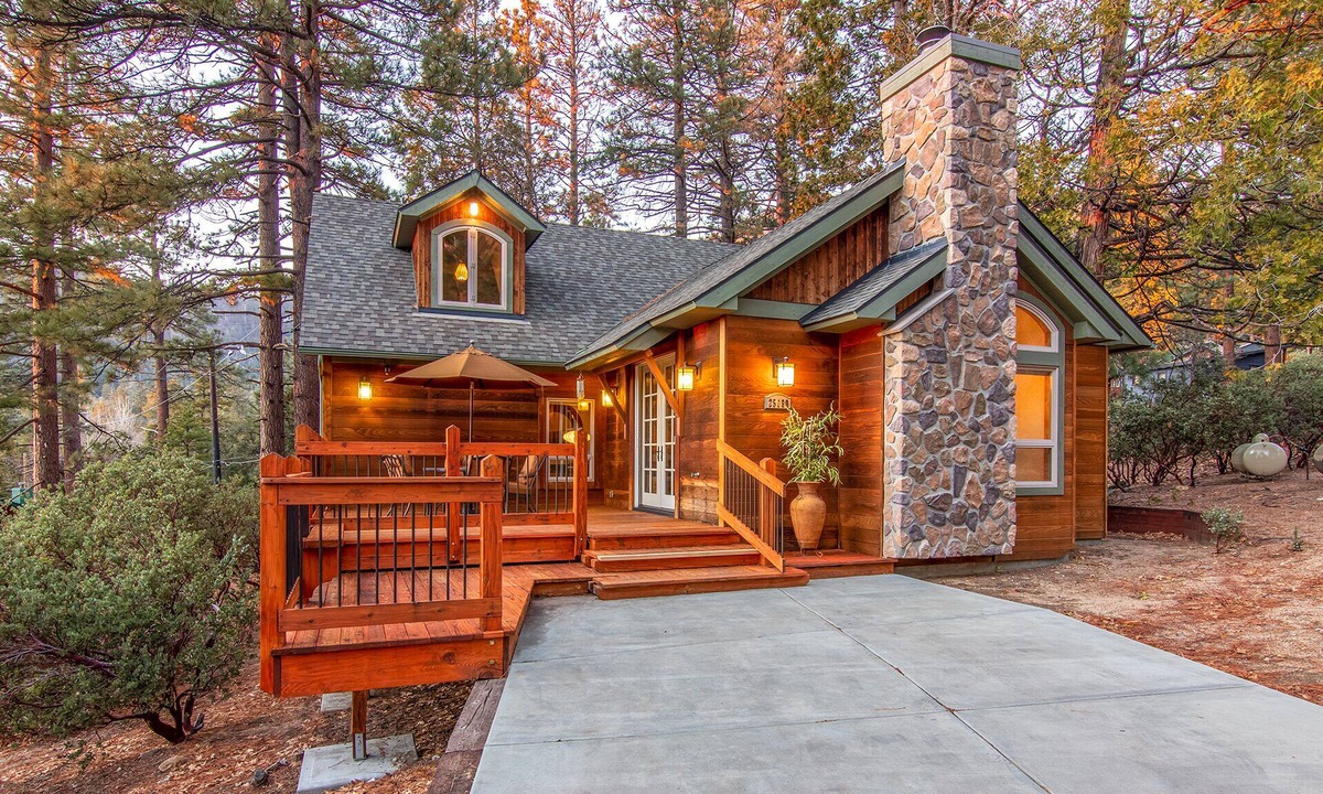 Fern Valley House | CedarMoon: modern retreat - near town + trails