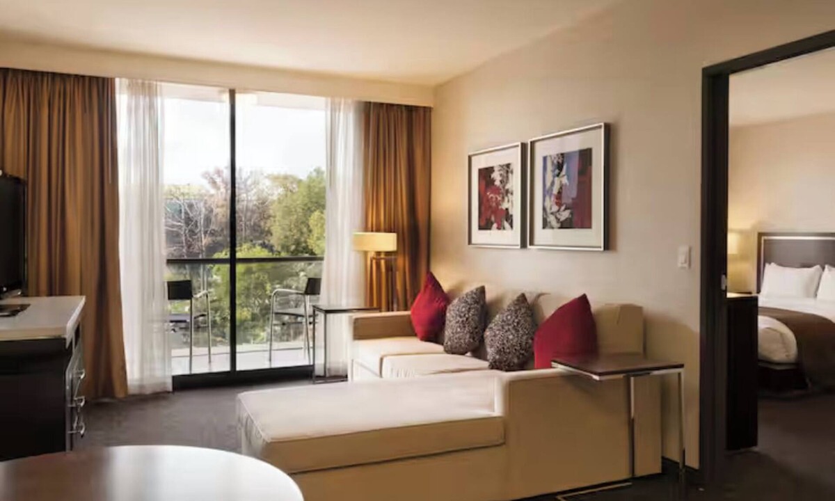Little Tokyo Hotel | Central LA Stay Near Little Tokyo Culture, Dining & City Attractions