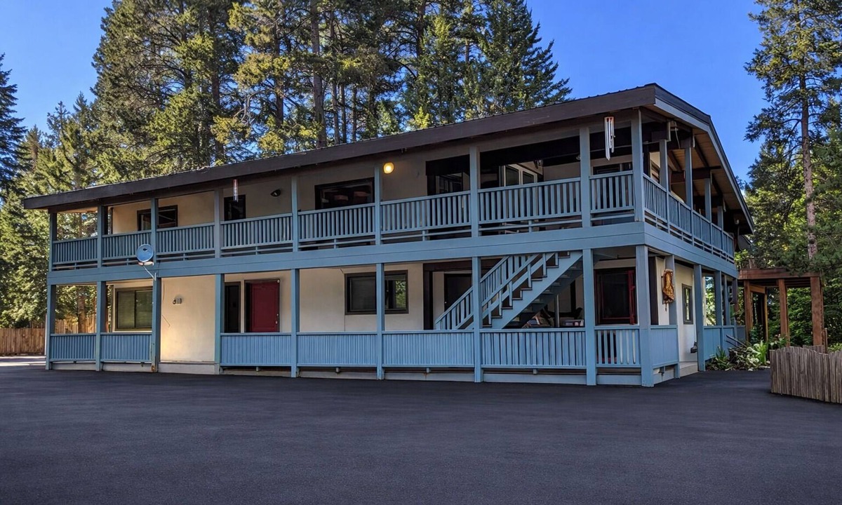 Donner Lake Woods Ski Chalet | Chalet at Donner Lake - 4 Bedroom/3bath. Monthly during the summer and Holidays.
