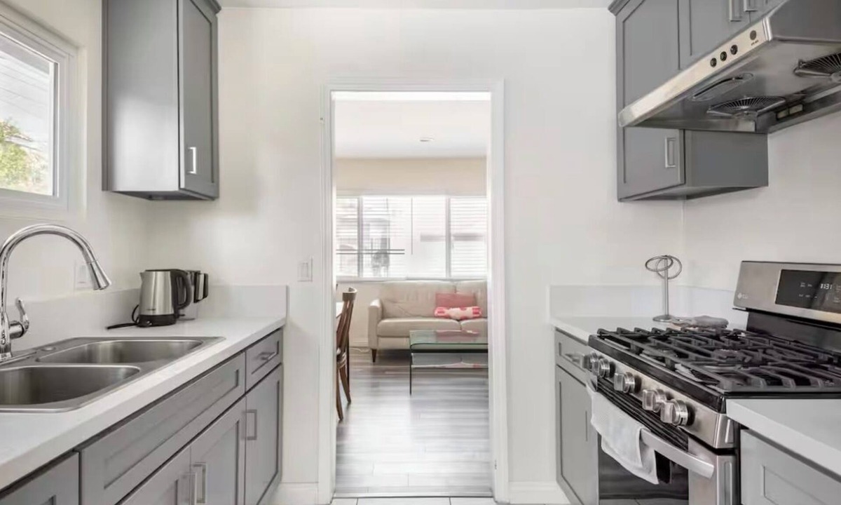 Alhambra Apartment | Charming 1-bedroom full apartment C - 2 beds with laundry - in Pasadena/Alhambra