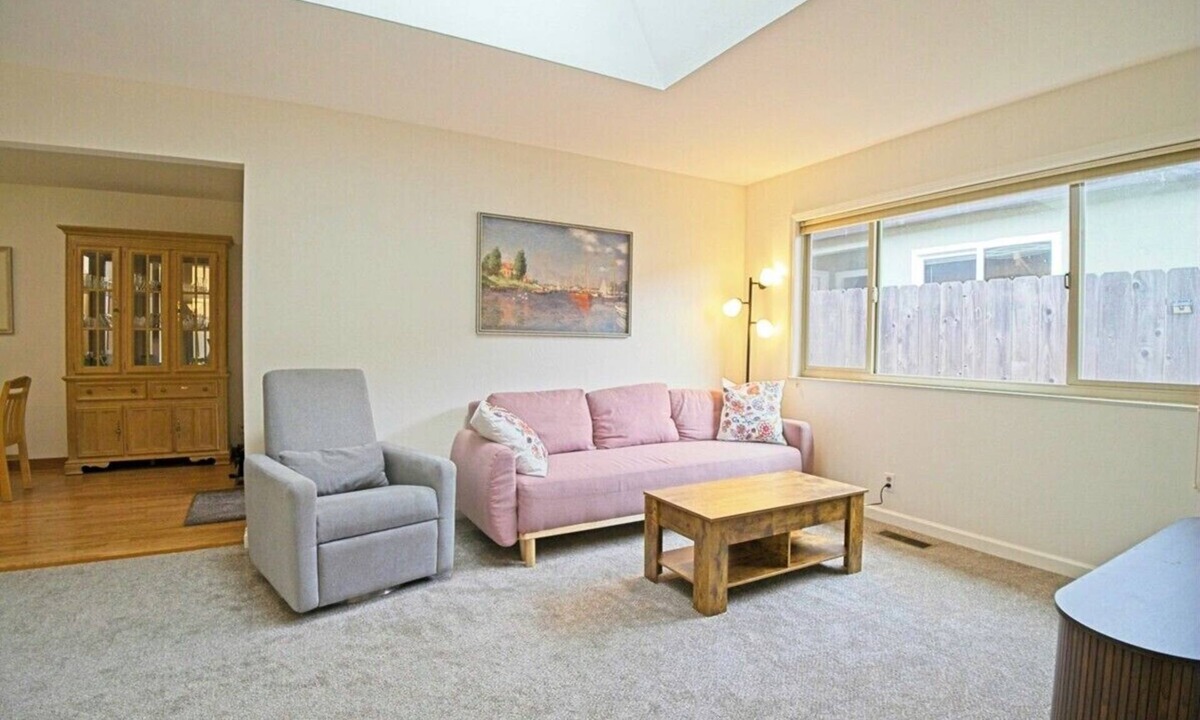 Alameda Apartment | Charming 2-Bedroom Alameda Apartment, walk to Shops & Dining