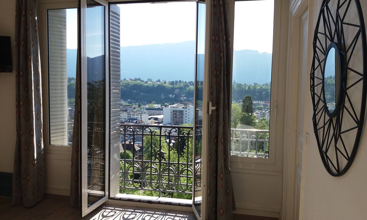 Aix-les-Bains City Center Apartment | Charming and very comfortable apartment with magnificent views of Aix les Bains