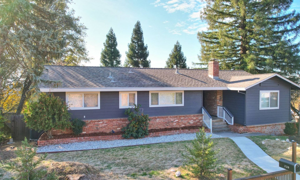 North Auburn House | Charming Auburn - Hike, Bike, Shop or Eat - Its all Nearby