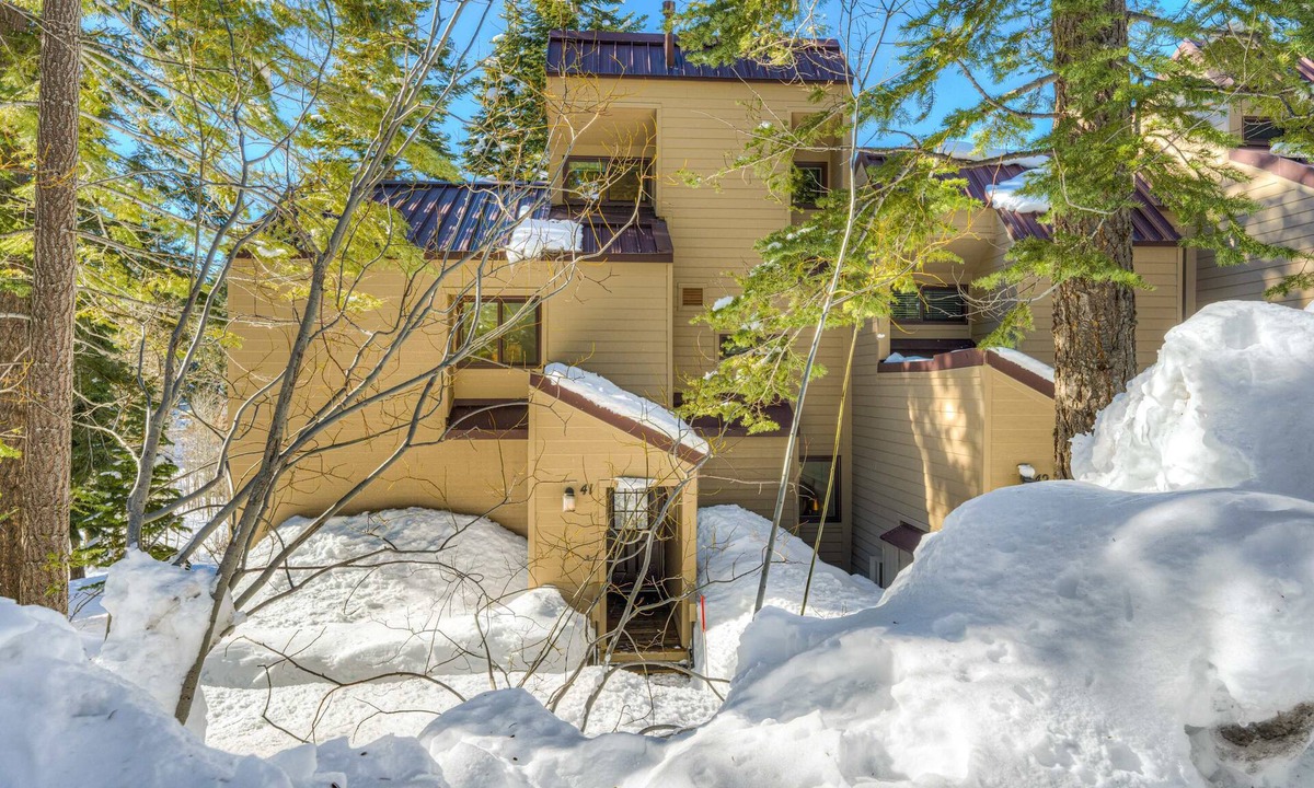 Carnelian Woods Condo | Charming Condo with Shared Hot Tub, Pool, Resort Amenities - Close to Ski & Beach