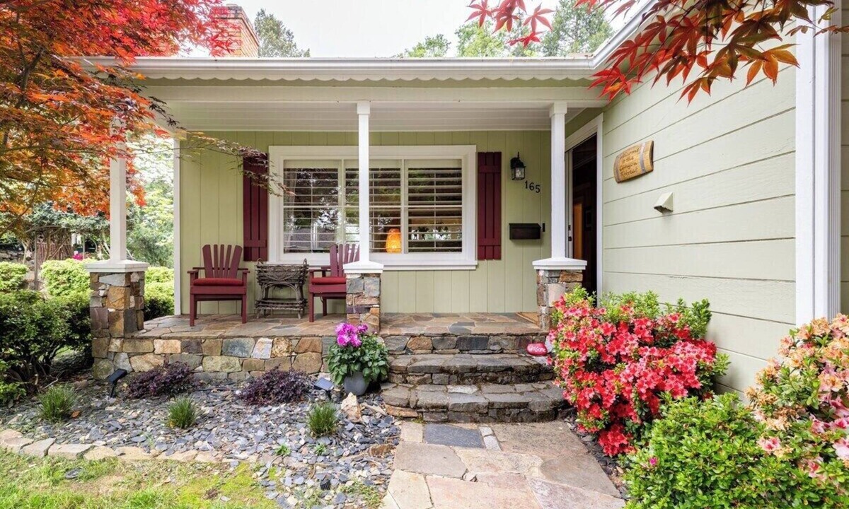 Auburn Bed & Breakfast | Charming Hideaway Retreat -Short Walk to Eateries/Canyon Long stays welcomed.