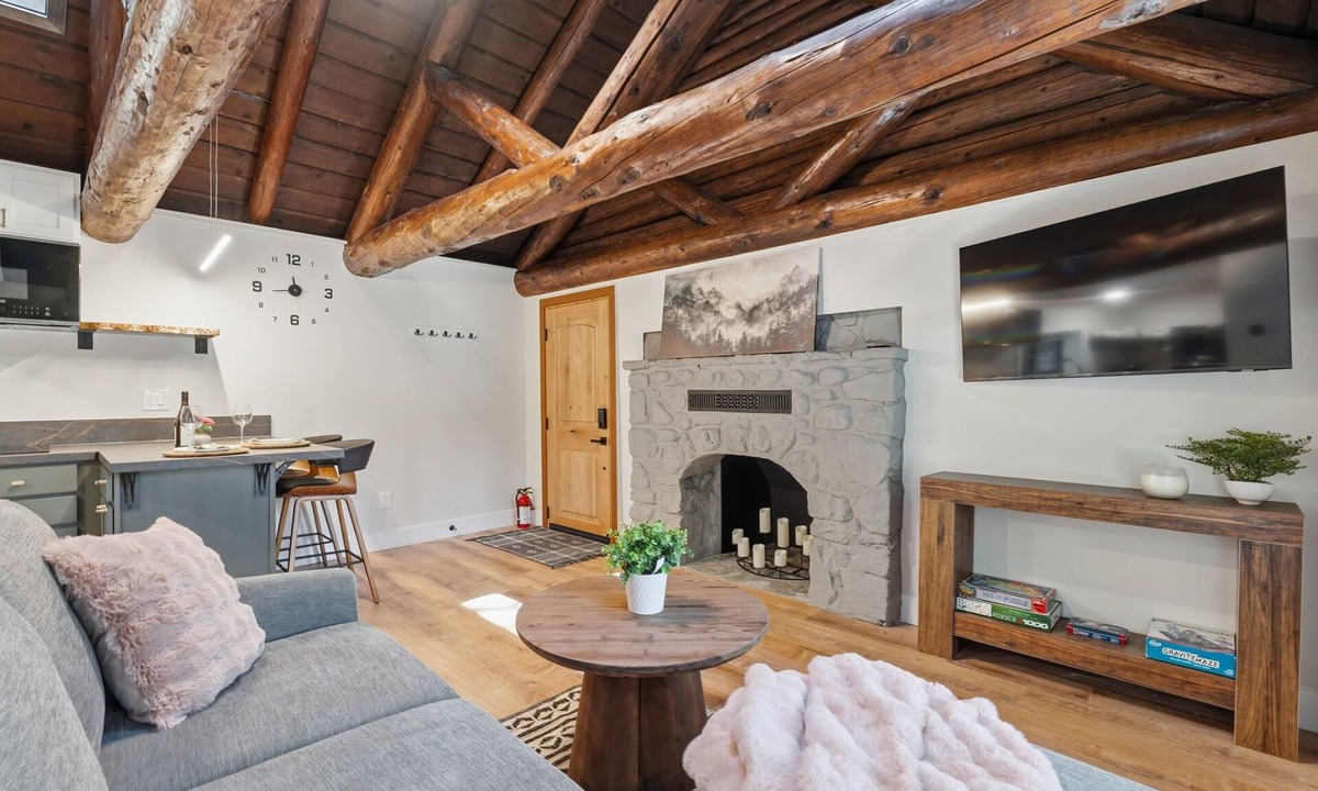 Fish Camp Cabin | Charming Log Cabin, 2 mi to Yosemite South Gate.