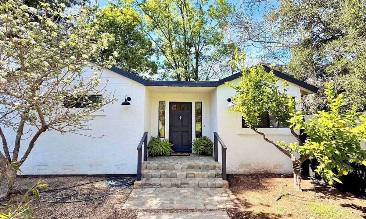 Meiners Oaks House | Charming Private Cottage in Ojai