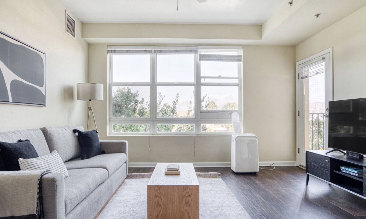 San Bruno Apartment | Charming San Bruno 2BR w/ Pool, W/D, Gym, walk to YouTube, by Blueground