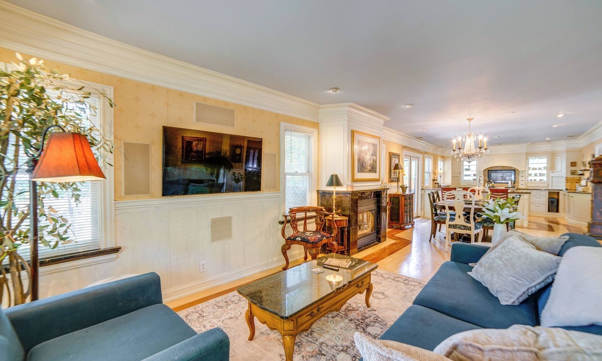 Cloverdale House | Charming Sonoma Wine Country Home Base w/Extras