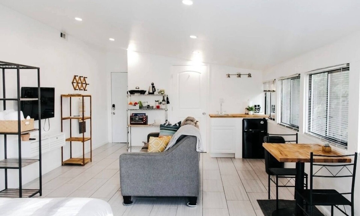 Redding Apartment | Charming Studio. Private/Quiet Equipped for Traveling Professionals.