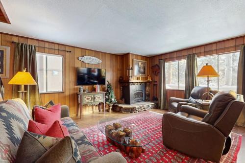 Tahoe Island House | Classic Gambrel-style cabin family and pet friendly walk to lake close to ski