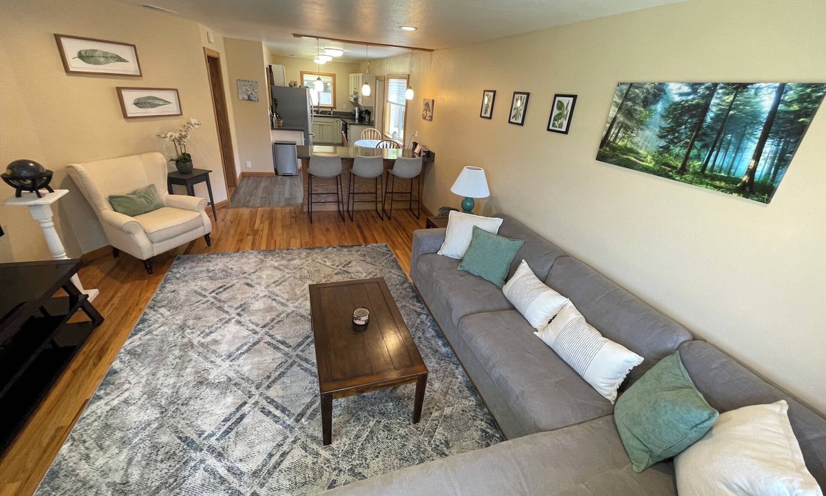 Myrtletown House | Clean and Bright Cottage, 3 bedroom with Game Room and Laundry! Big fenced yard.
