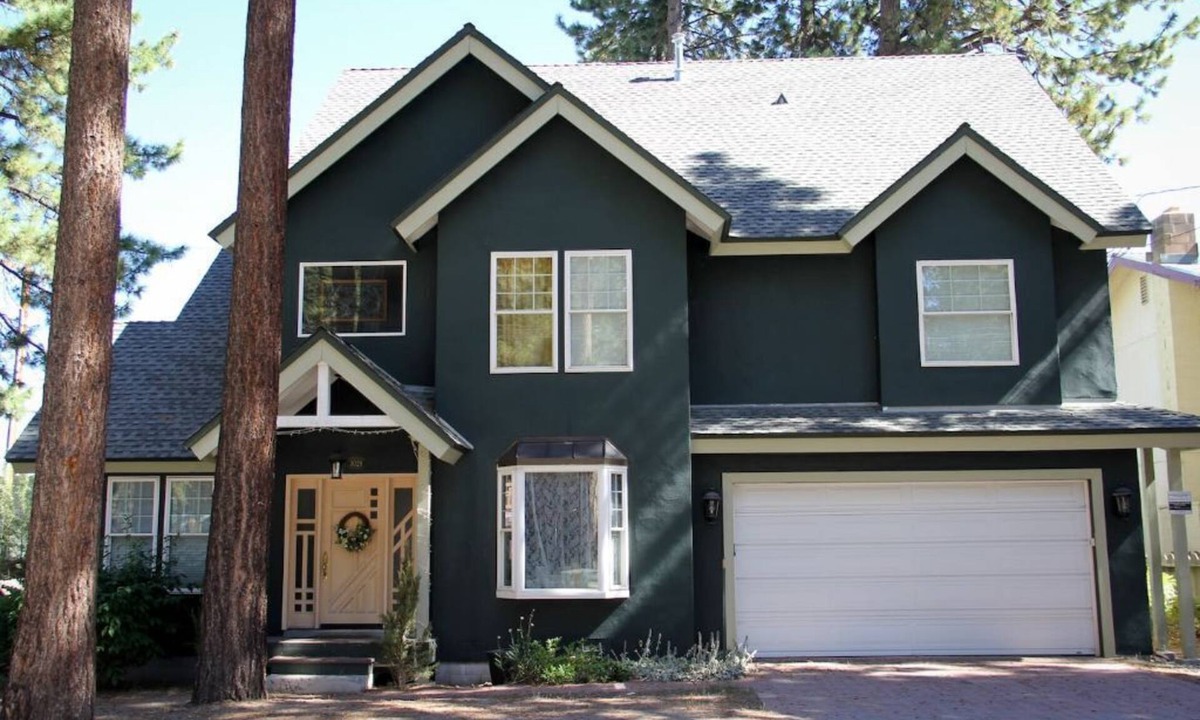 South Lake Tahoe House | Closest Hosted House to the Gondola with Dr Seuss