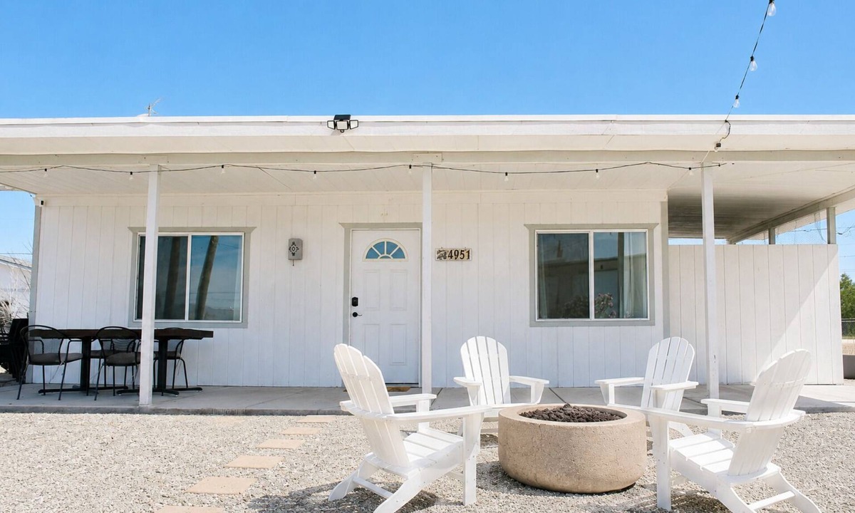 Topock House | Colorado River Desert Oasis- Adventure, Relaxation & Room to Roam