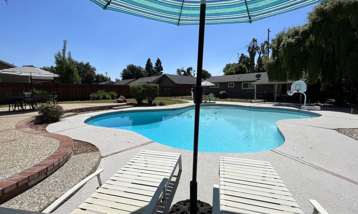 Chico House | Cozy All Hardwood Home w private POOL near Enloe & CSUC
