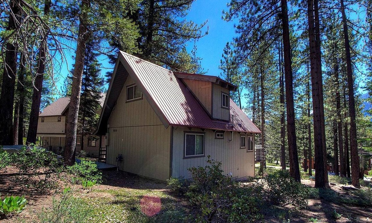 Country Club Estates Cabin | Cozy Mountain Cabin Perfect for Families and Hiking Trails in South Lake Tahoe, California