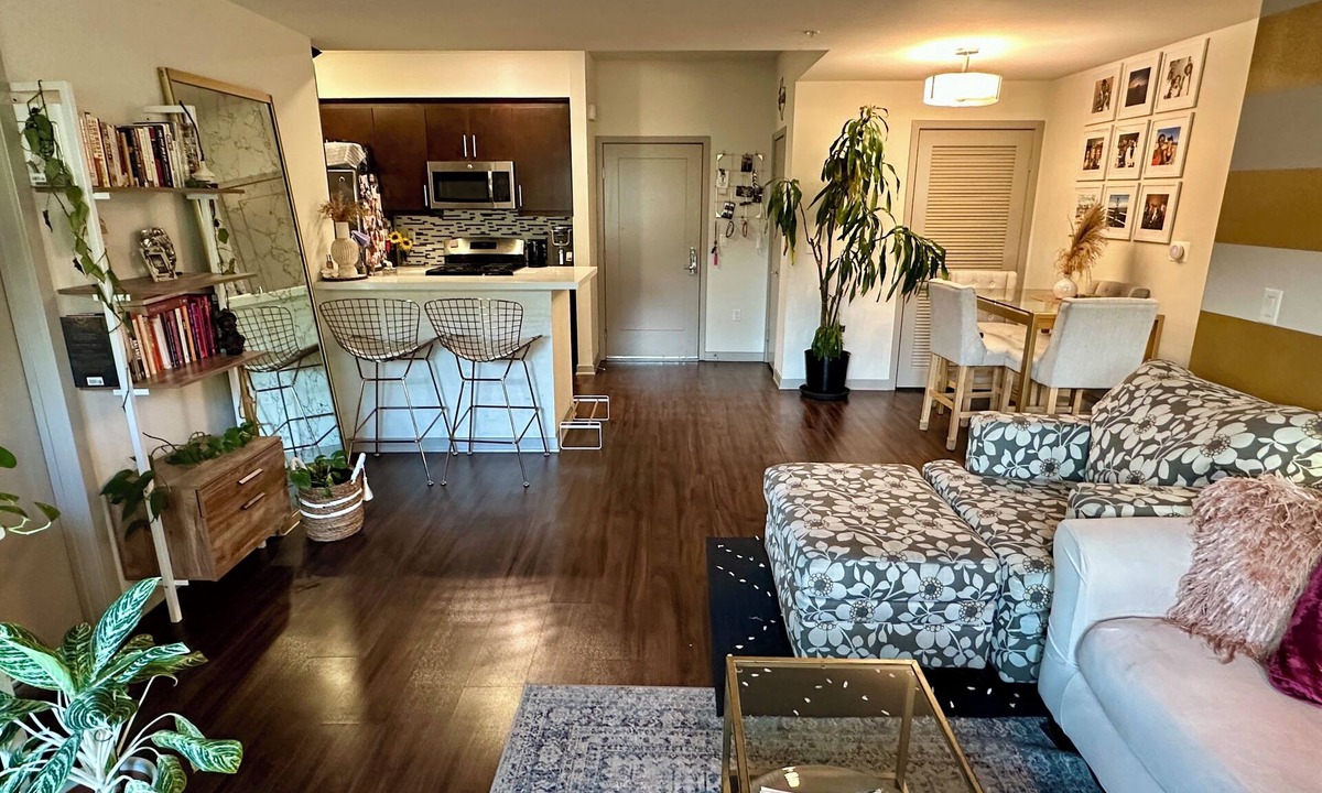 NoHo Arts District Apartment | Cozy NOHO Arts District Retreat w/Pool & Jacuzzi