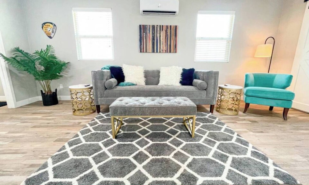 Visalia House | Cozy one-bedroom home located in central Visalia, California, on Mooney Blvd. Discover our tranquil, modern 1-bedroom Visalia home, perfect for two guests and their pets. Located about 55-minute drive to Sequoia National Park.