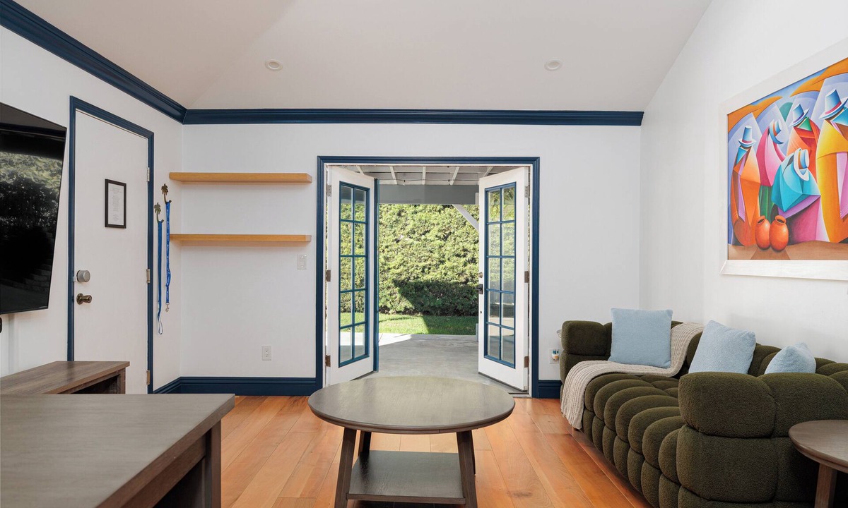 Los Angeles House | Cozy Private 1BR House Near SoFi Stadium & LAX - Pet-Friendly