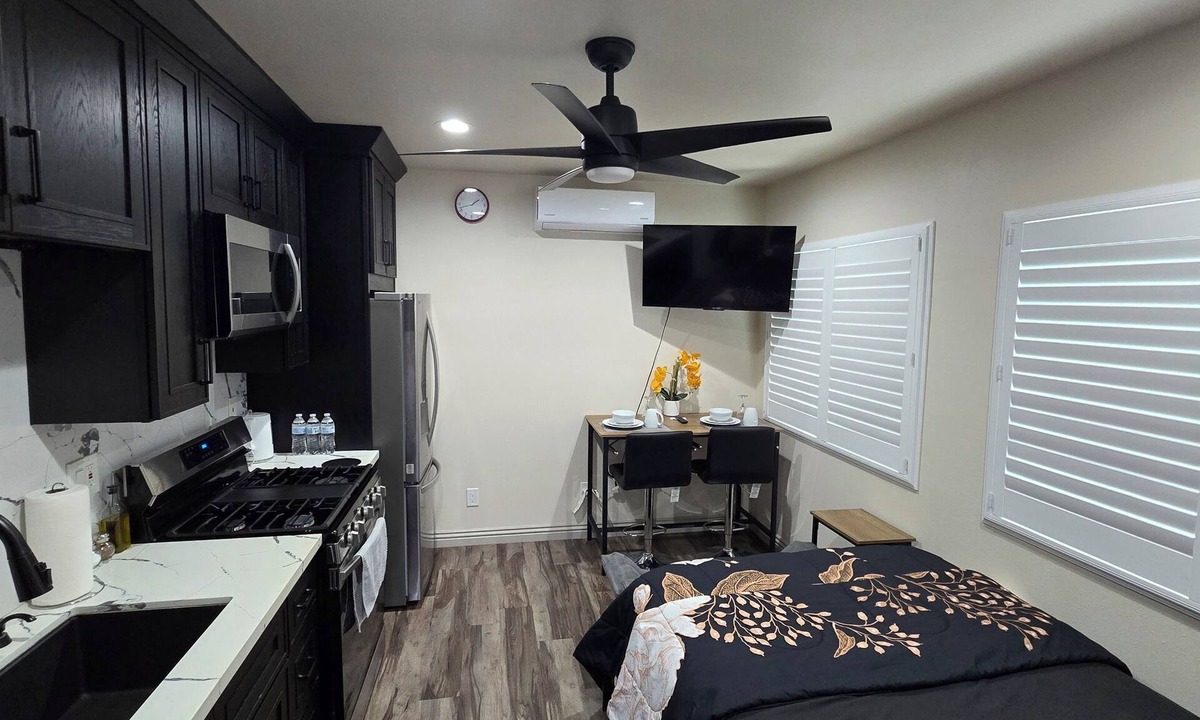 Norwalk House | Cozy Tiny Home For 2 People Studio Type near LA