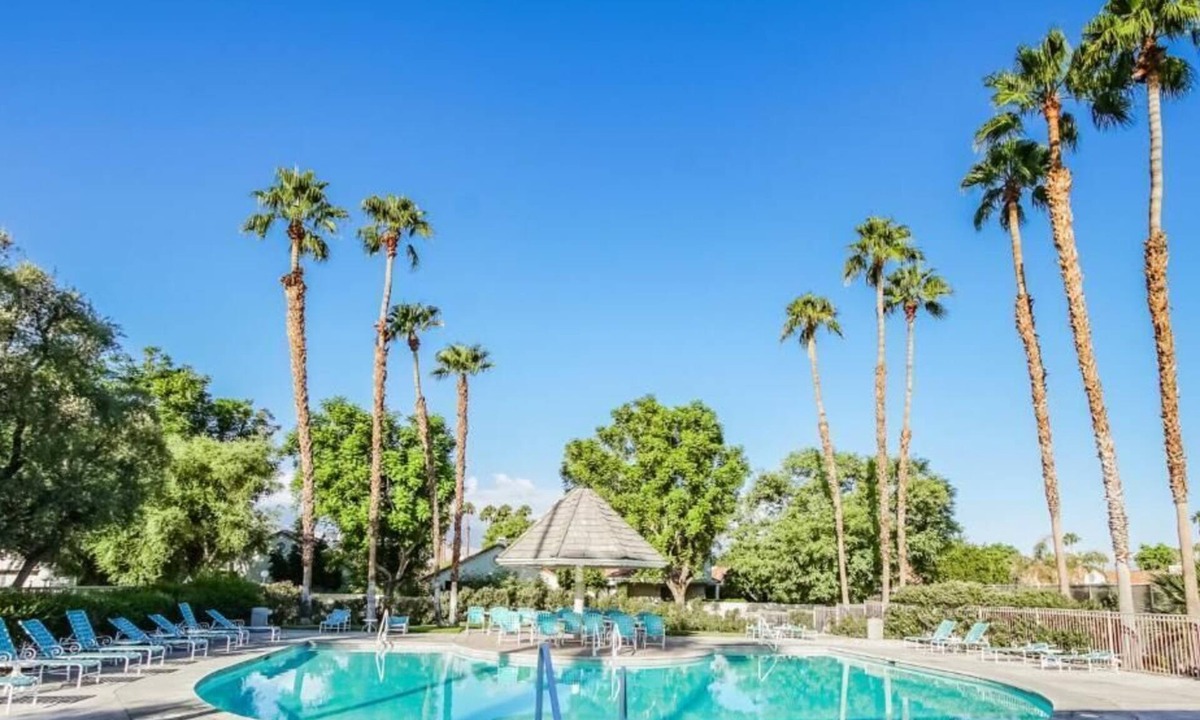 Palm Desert Apartment | Desert Breezes Resort 1 Bedroom Suite with Resort Access