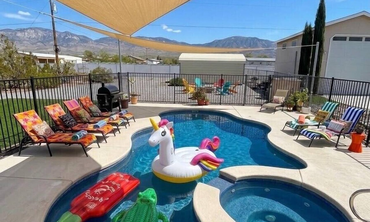 Pahrump House | Desert Oasis Pool Fire Pit 1hr Death Valley& Vegas