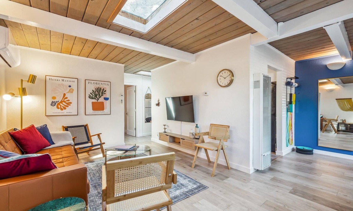 The Willows House | Designer Home Near Stanford/Tech Hub+AC/Gym/Office/BBQ/Parking. 2 Bed/1 Bath.
