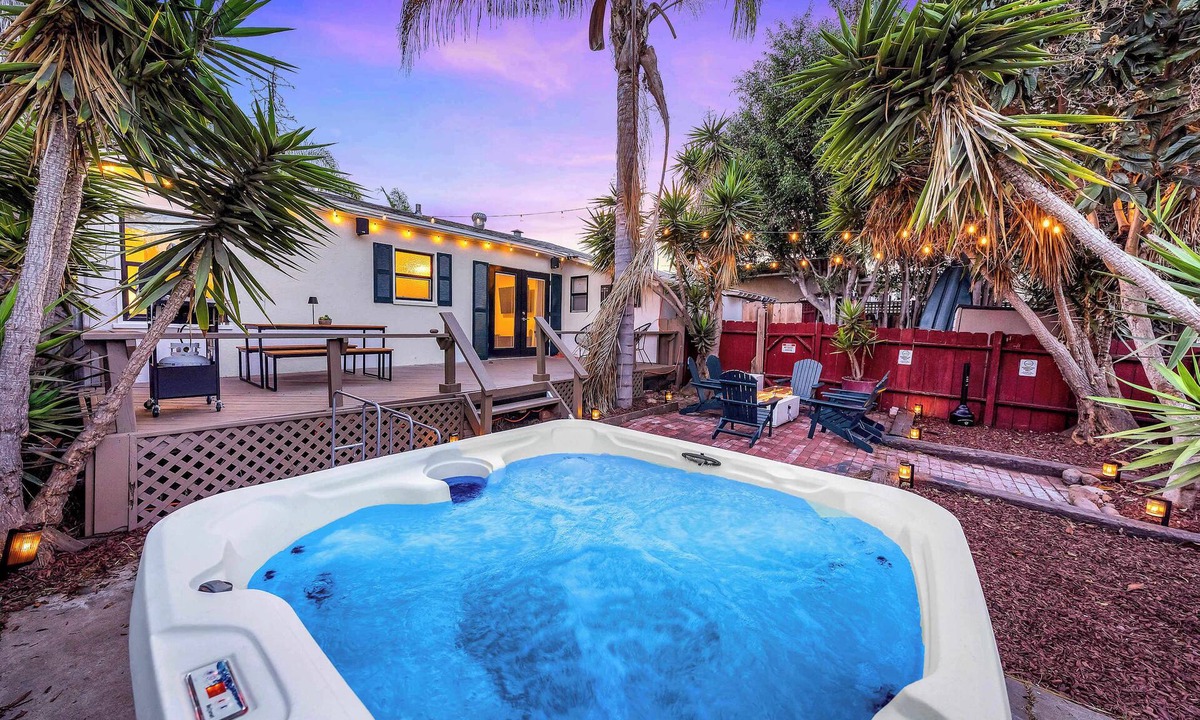 Kensington House | Designer Oasis with Hot Tub, Firepit, BBQ, Sleeps 6
