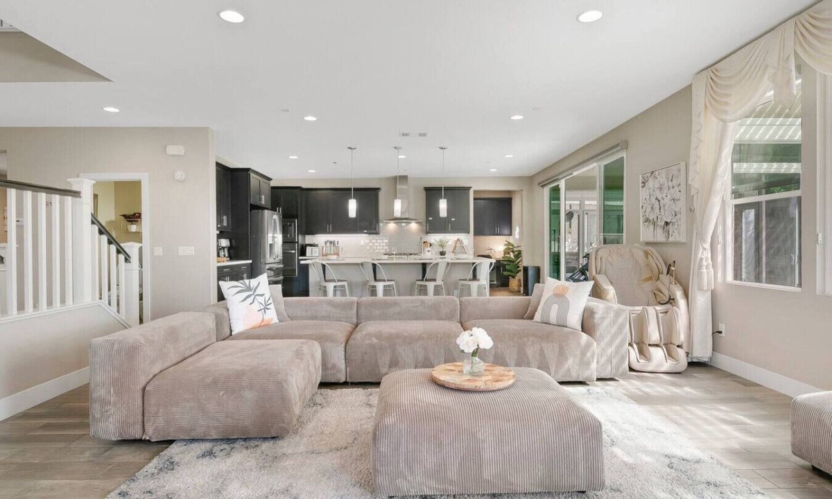 Southwest Anaheim House | Disneyland & Chill w/Theater/Gameroom/HotTub AN18