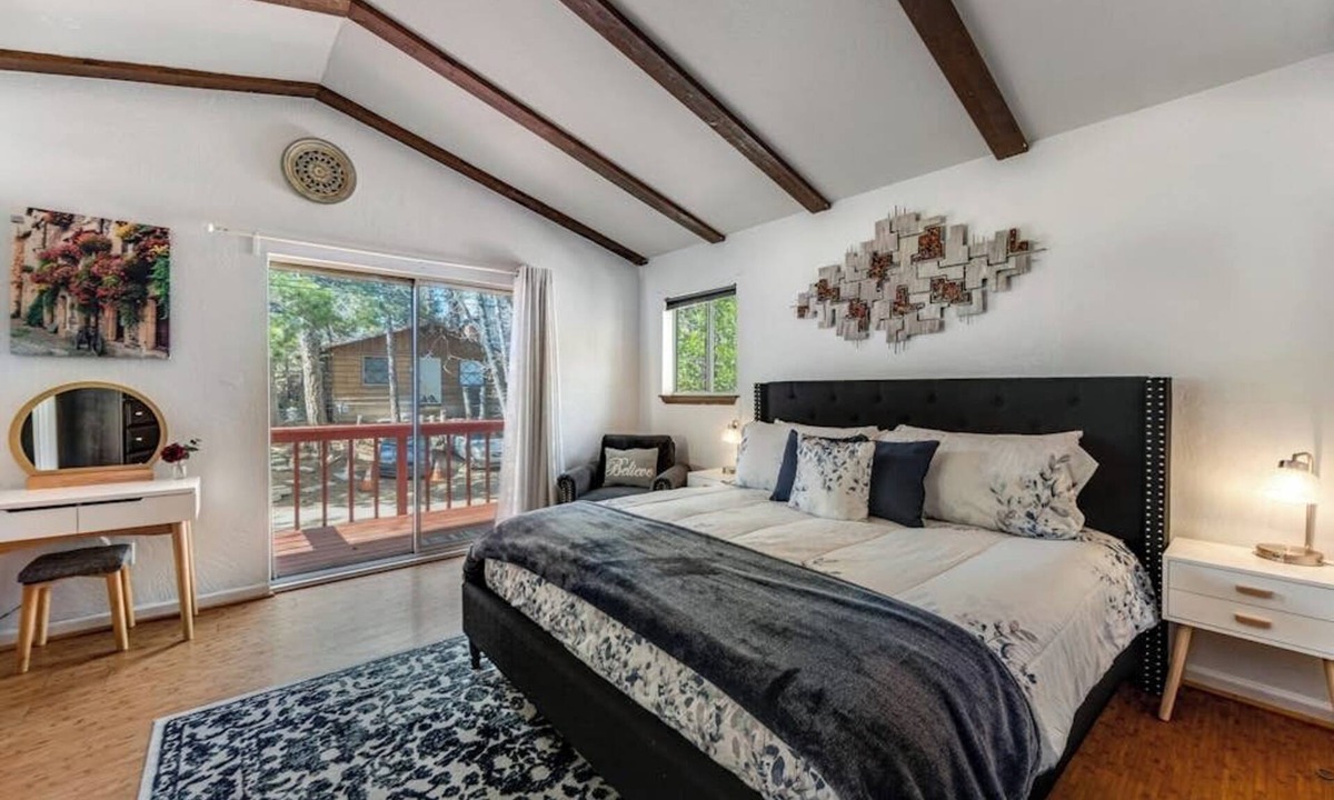 Arrowbear Lake House | Dog-friendly retreat with fast WiFi, washer/dryer & wood-burning fireplace