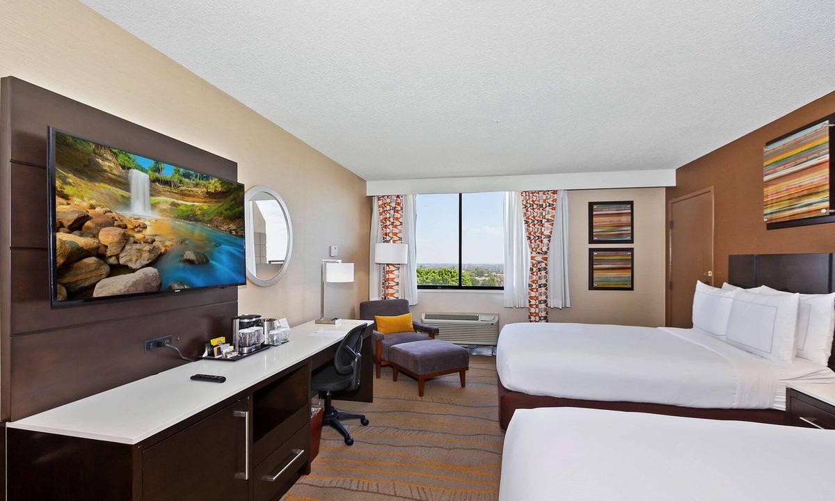 Whittier Hotel | Doubletree by Hilton Whittier Los Angeles